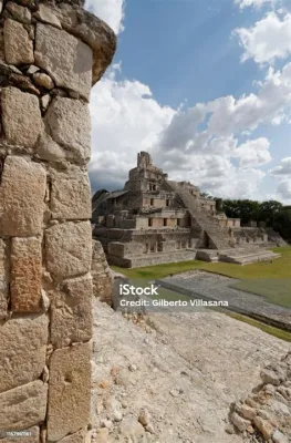 A Rebelião dos Itzaes, Um Levante Maya Contra o Domínio Tolteca em 1047 d.C., Que Transformou a História Mesoamericana